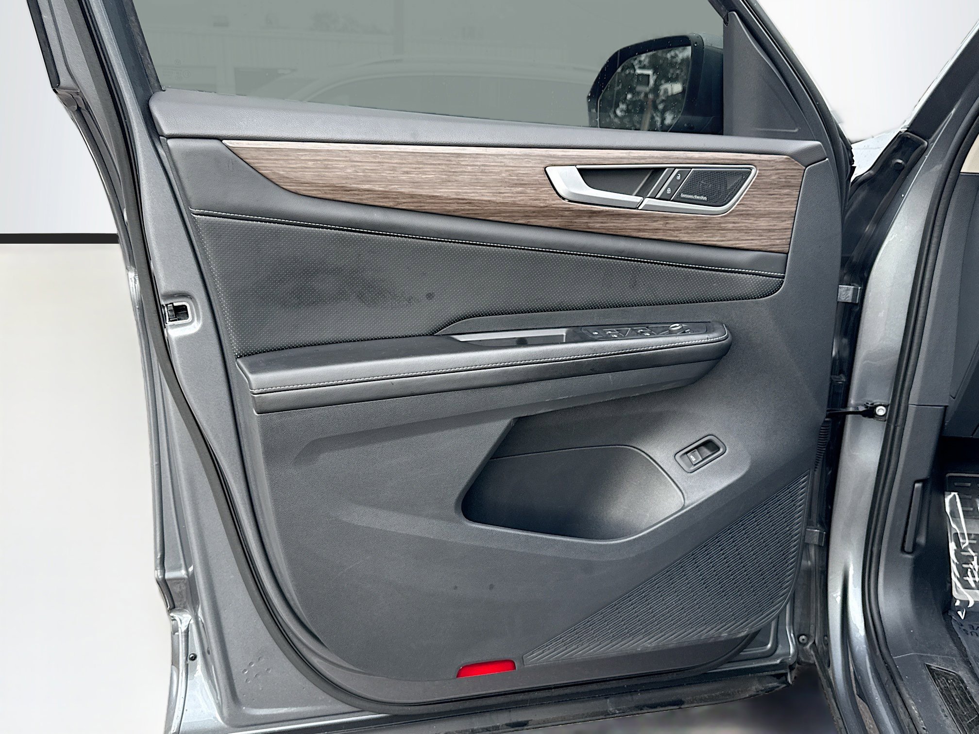 Used 2024 Volkswagen Atlas SEL Premium R-Line image 23