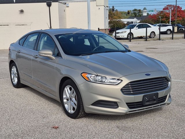 Used 2015 Ford Fusion SE FWD image 3