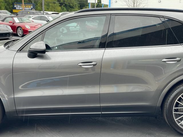Used 2022 Porsche Cayenne S AWD/4WD image 14