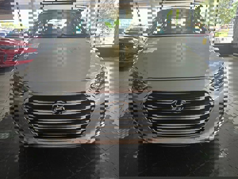 Used 2017 Hyundai Elantra SE image 2