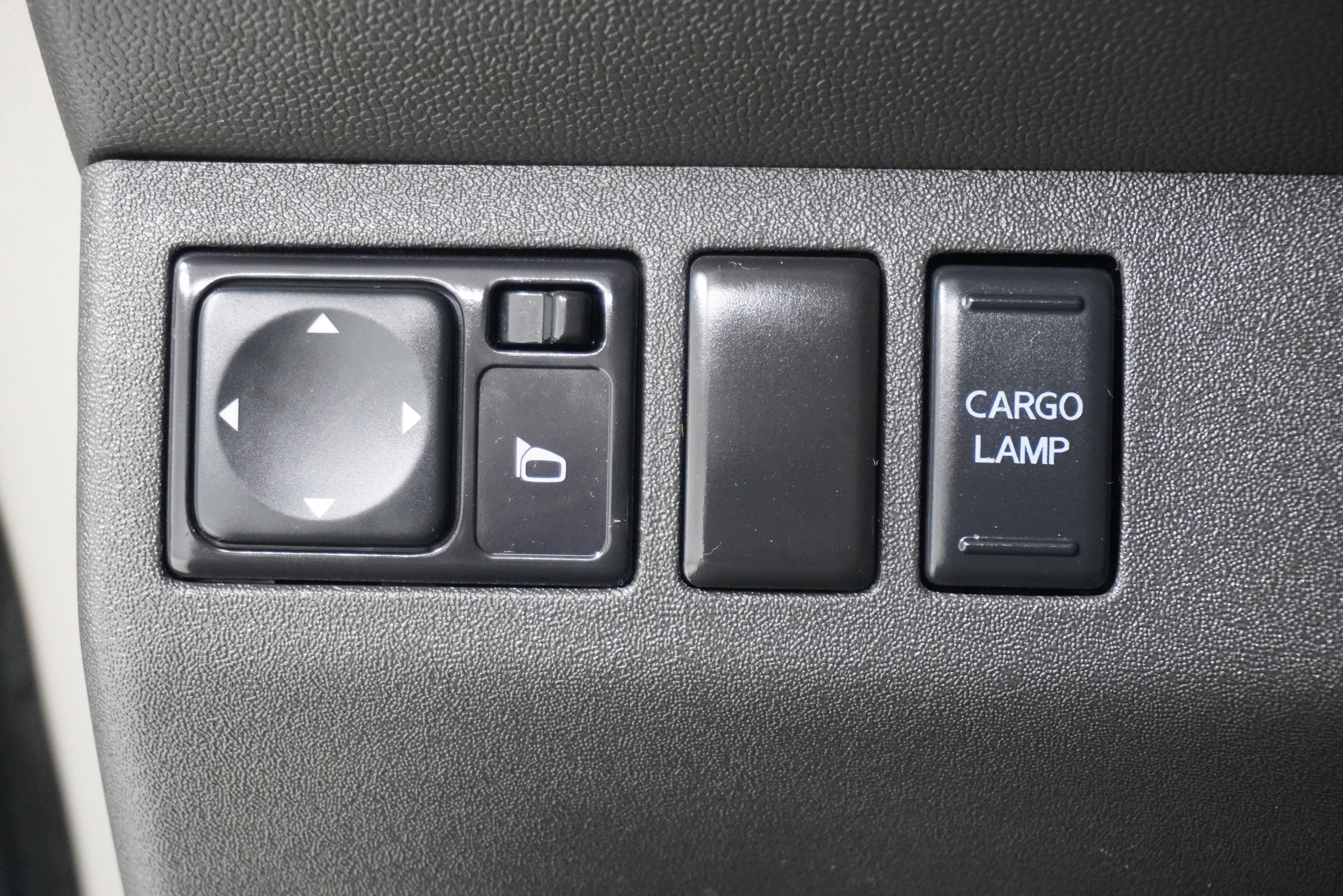 Used 2013 Nissan Frontier SV image 18