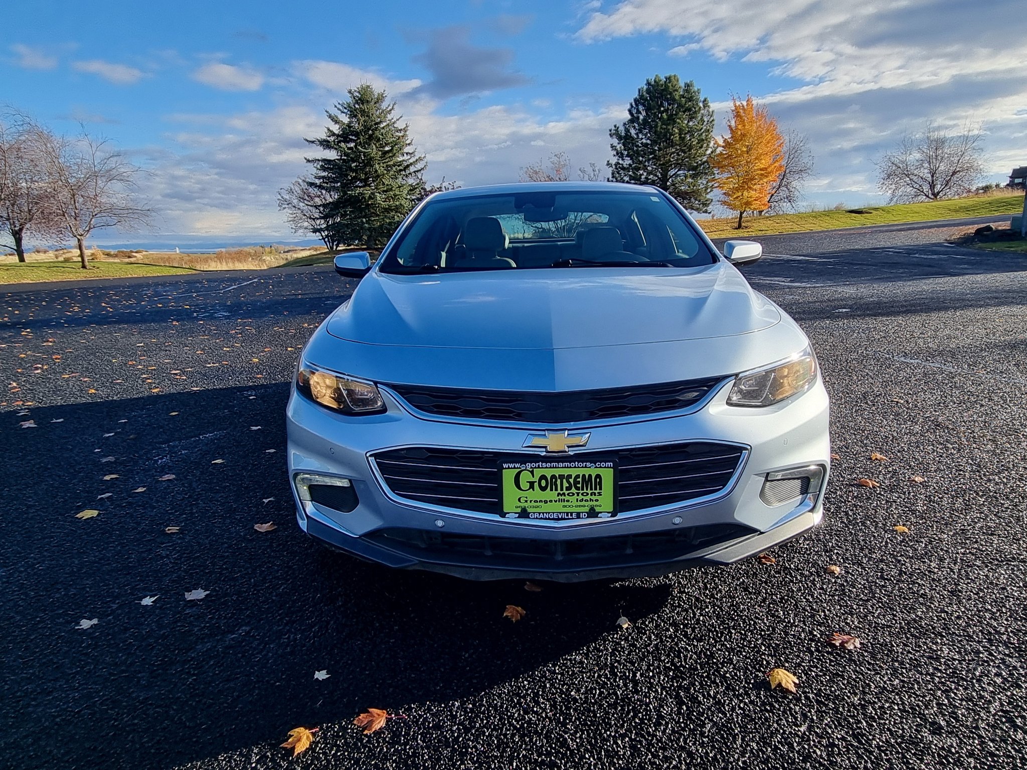 Used 2017 Chevrolet Malibu Premier w/ Driver Confidence Package FWD image 2