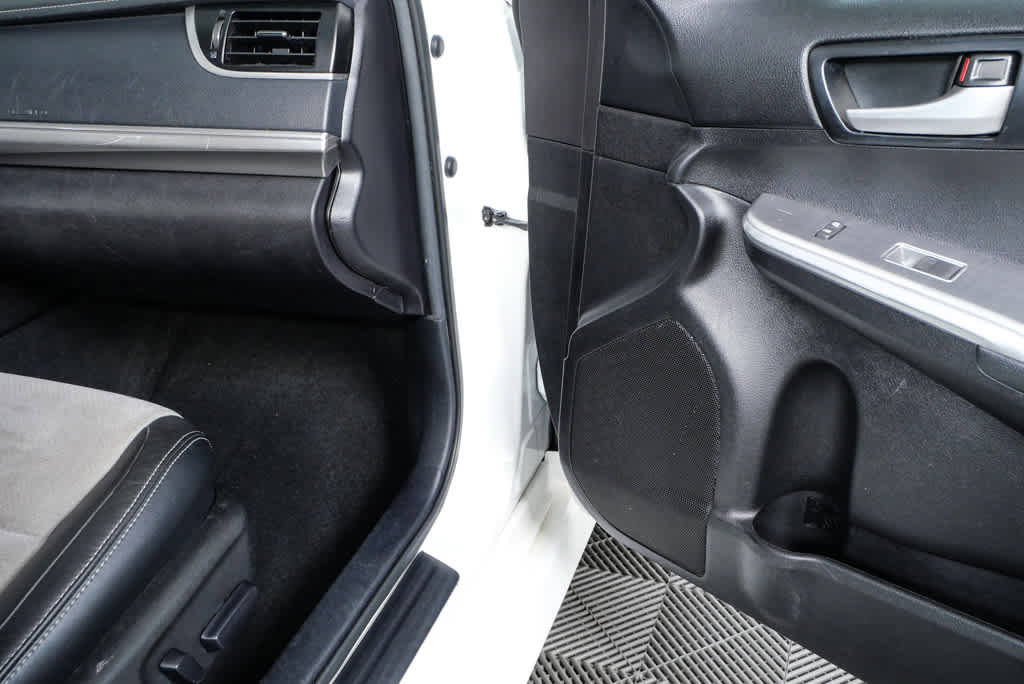 Used 2014 Toyota Camry SE w/ Leather Package image 21