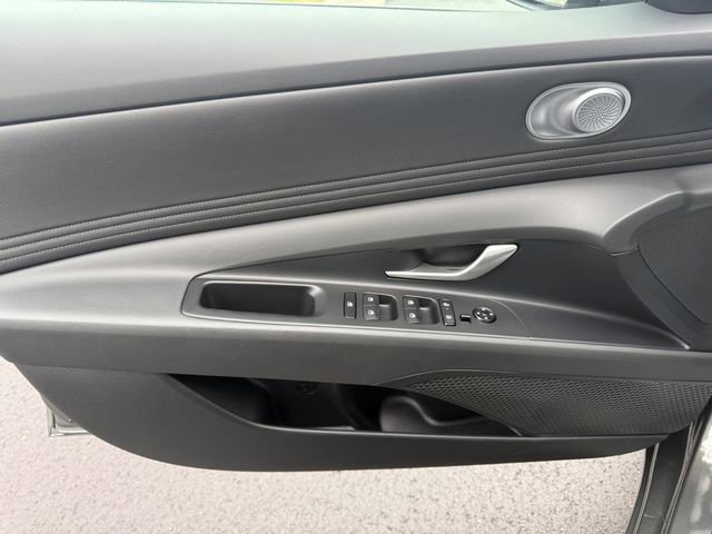 Used 2024 Hyundai Elantra SEL w/ Convenience Package FWD image 3