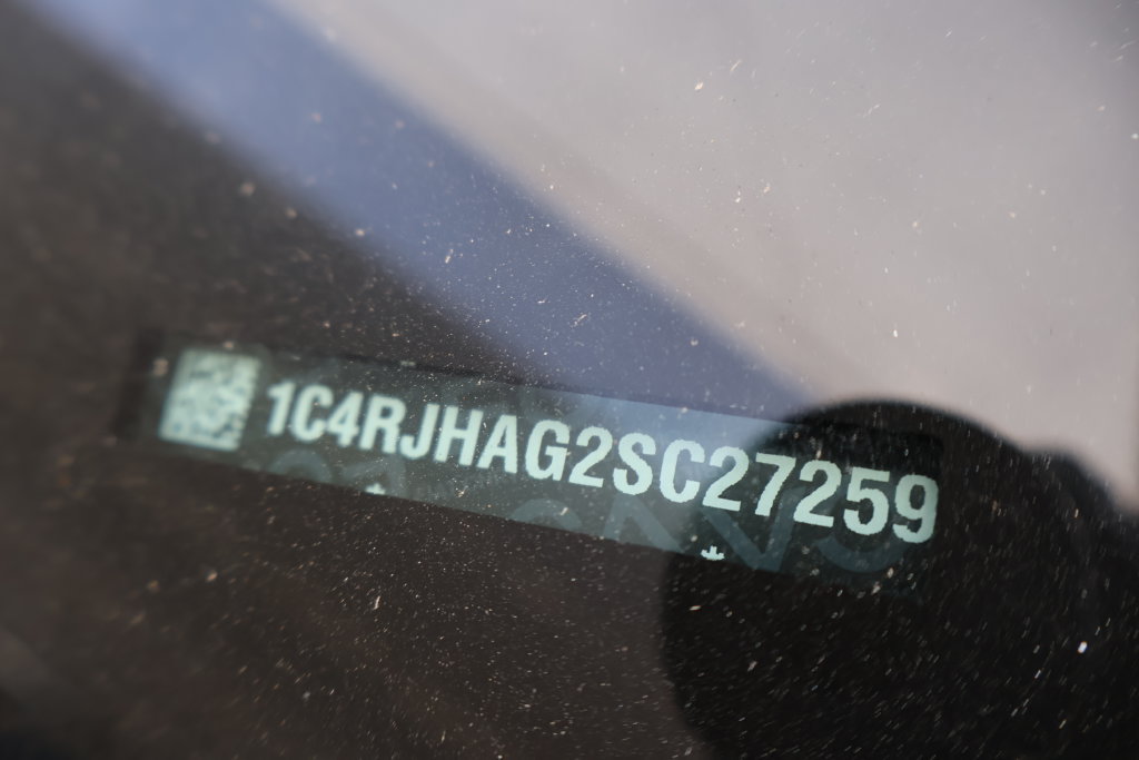 Used 2025 Jeep Grand Cherokee Altitude AWD/4WD image 66