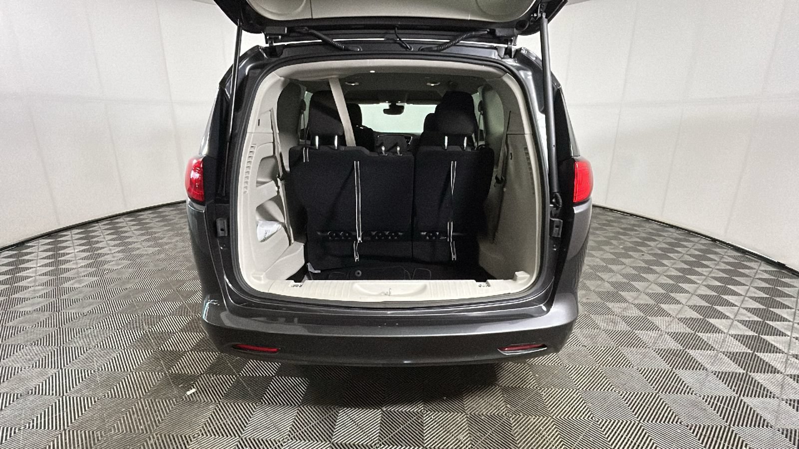 Used 2023 Chrysler Voyager LX FWD image 29