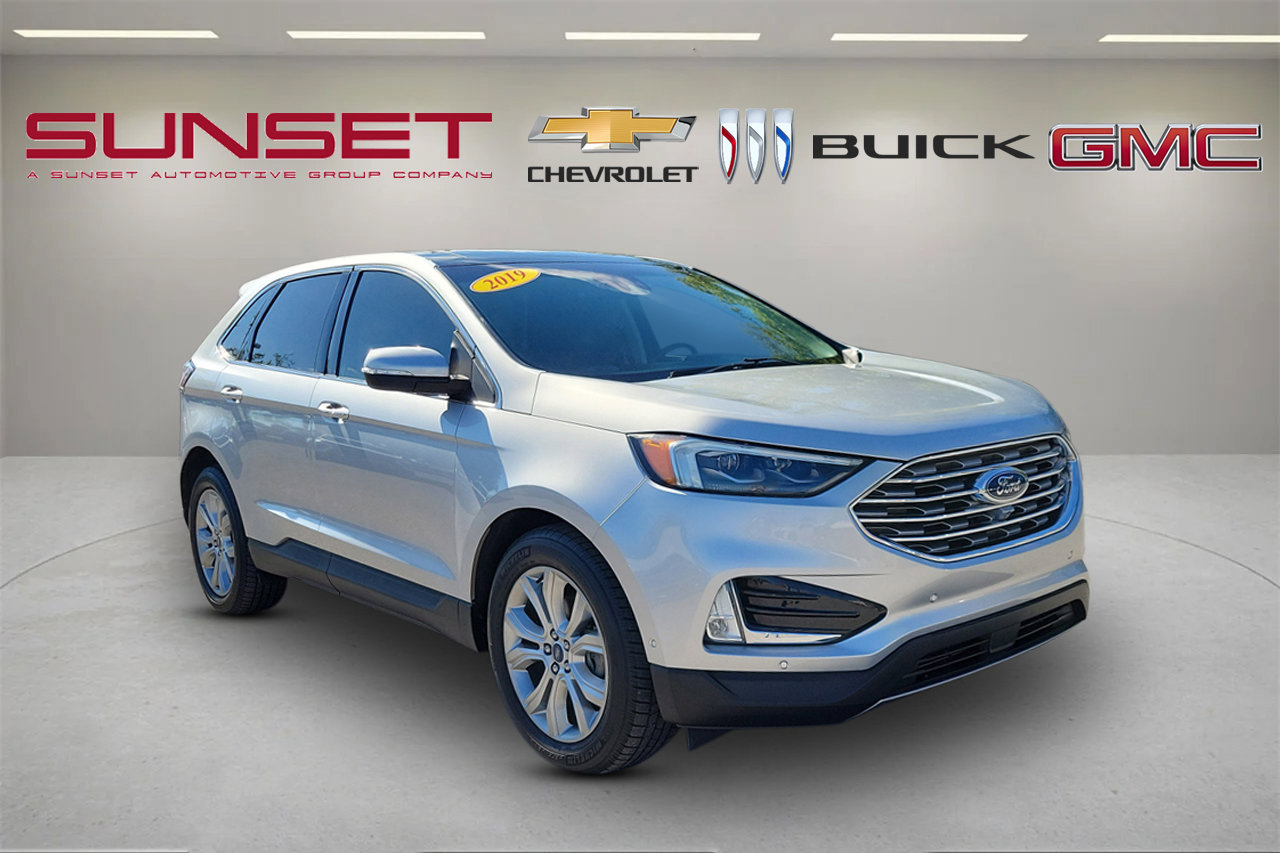 Used 2019 Ford Edge Titanium w/ Equipment Group 301A image 3