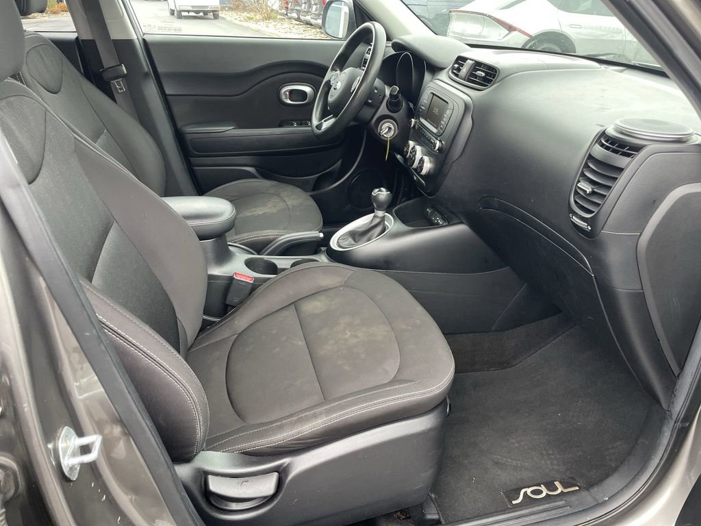 Used 2018 Kia Soul FWD image 28
