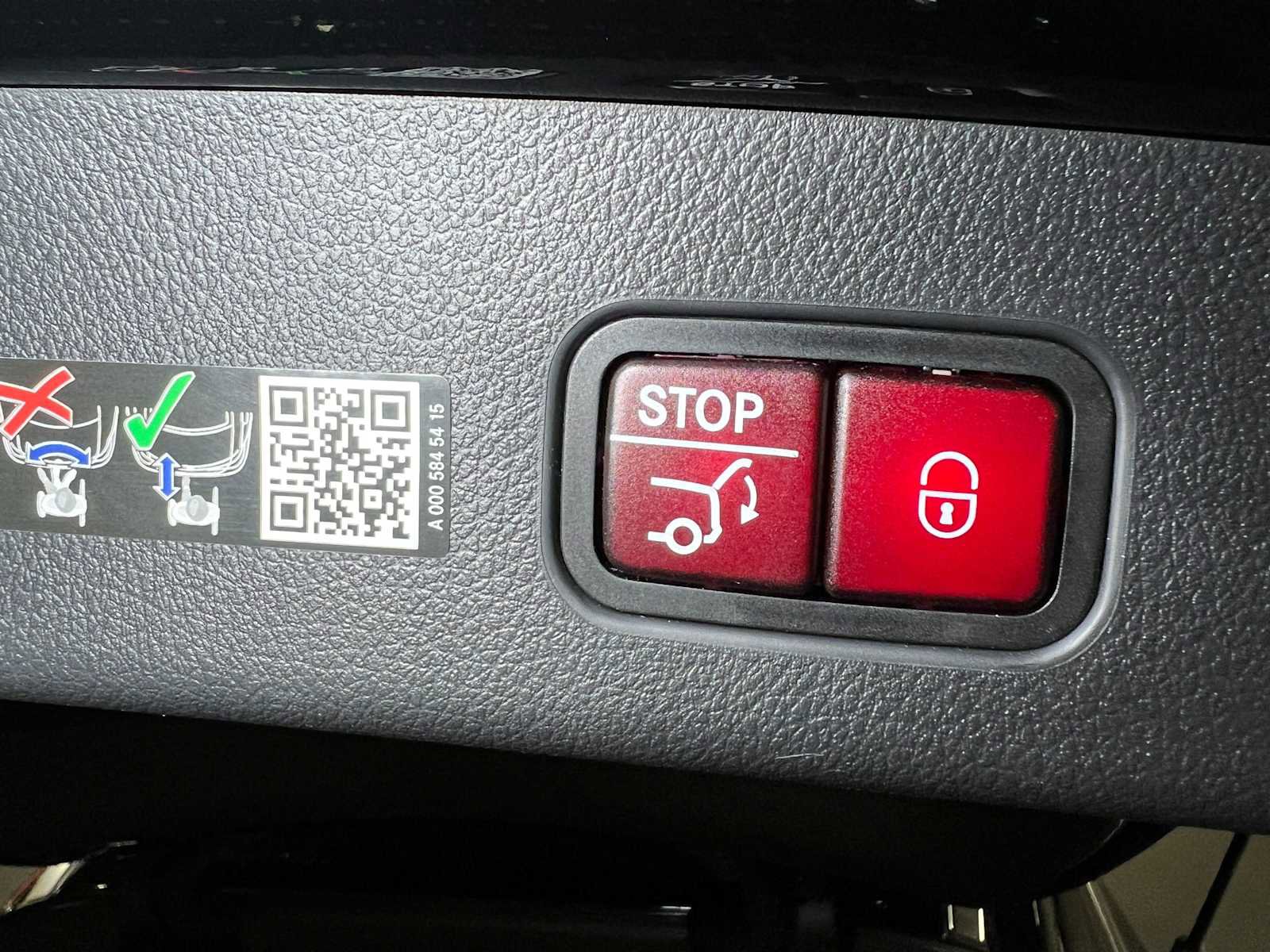 Certified 2025 Mercedes-Benz GLC 300 4MATIC image 19