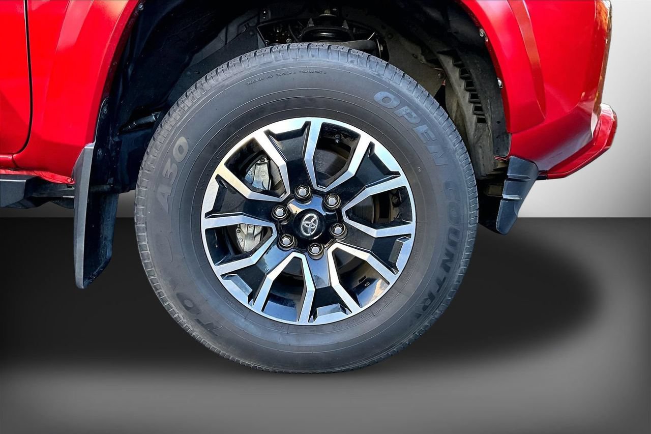 Used 2022 Toyota Tacoma TRD Sport AWD/4WD image 34