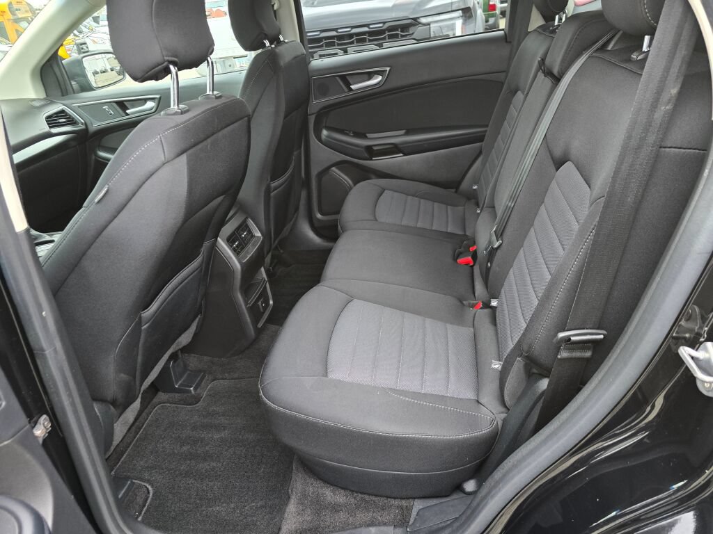 Used 2018 Ford Edge SE AWD/4WD image 12