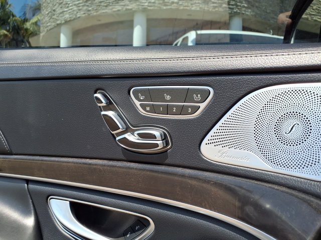 Used 2018 Mercedes-Benz S 560 Sedan image 21