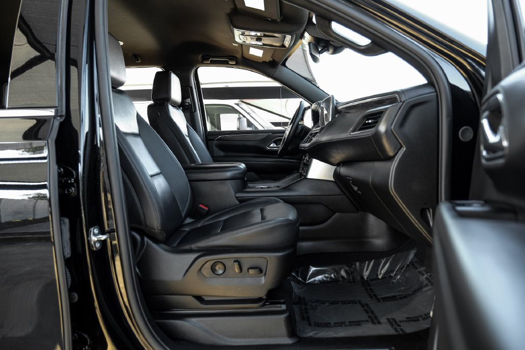 Used 2024 Chevrolet Suburban LT RWD image 33
