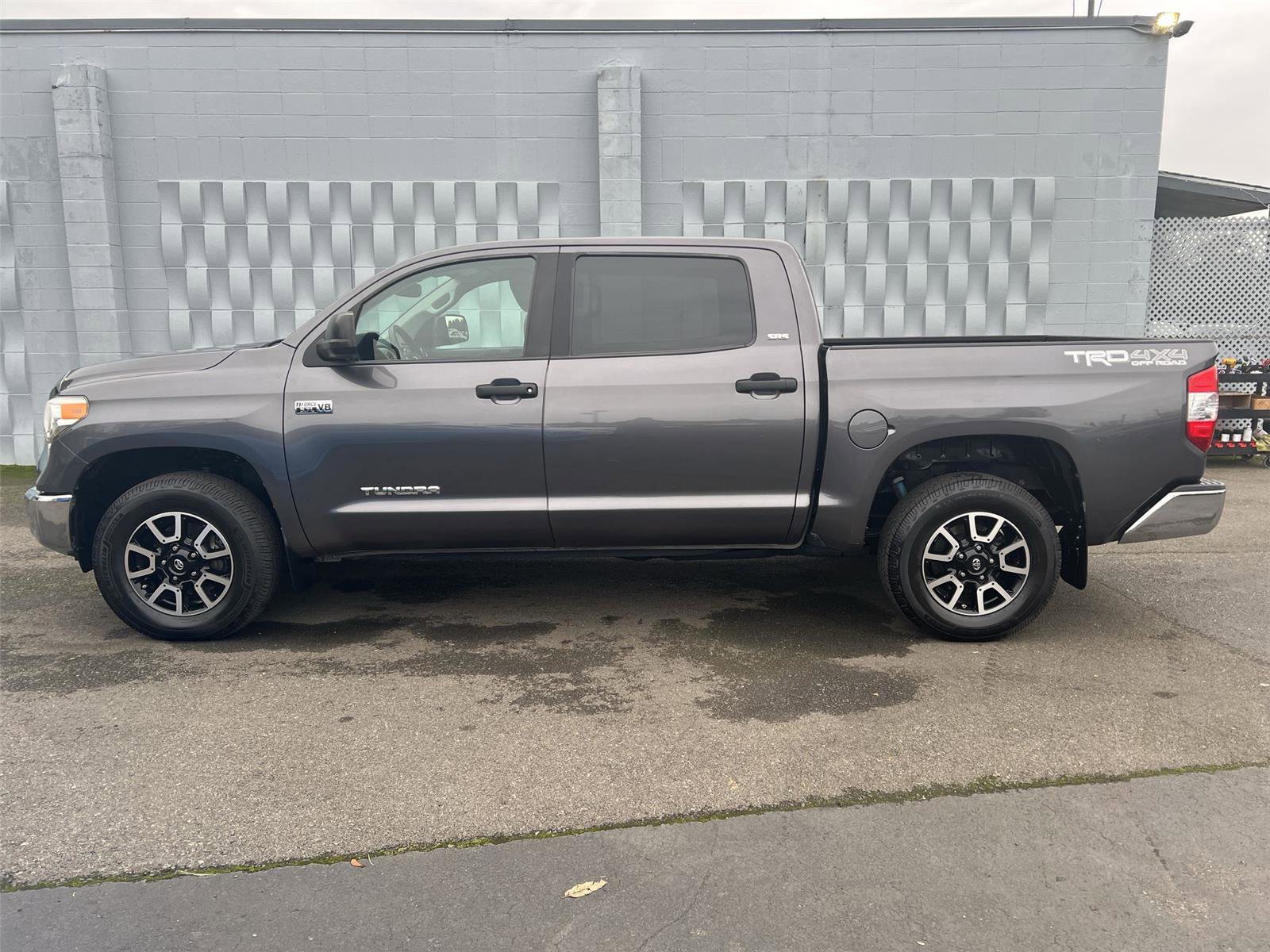 Used 2017 Toyota Tundra SR5 image 4