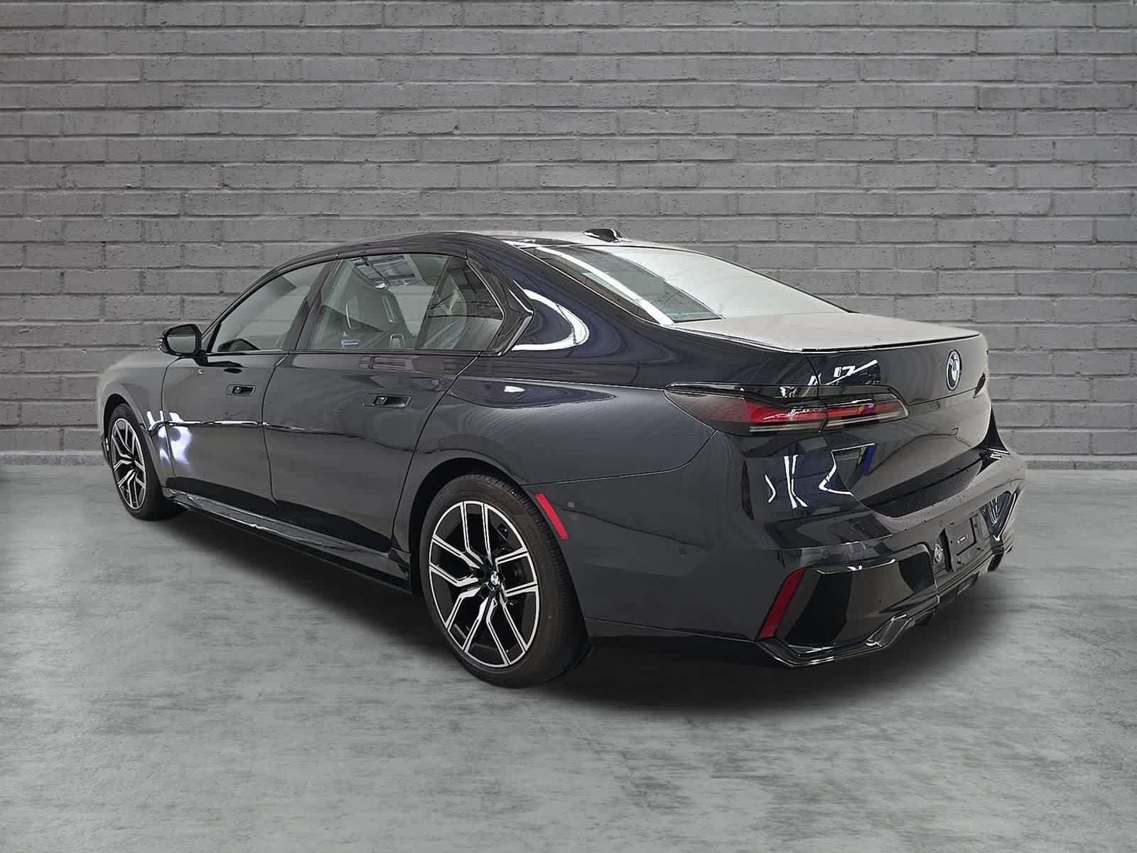 Used 2024 BMW i7 xDrive60 w/ Executive Package AWD/4WD image 7