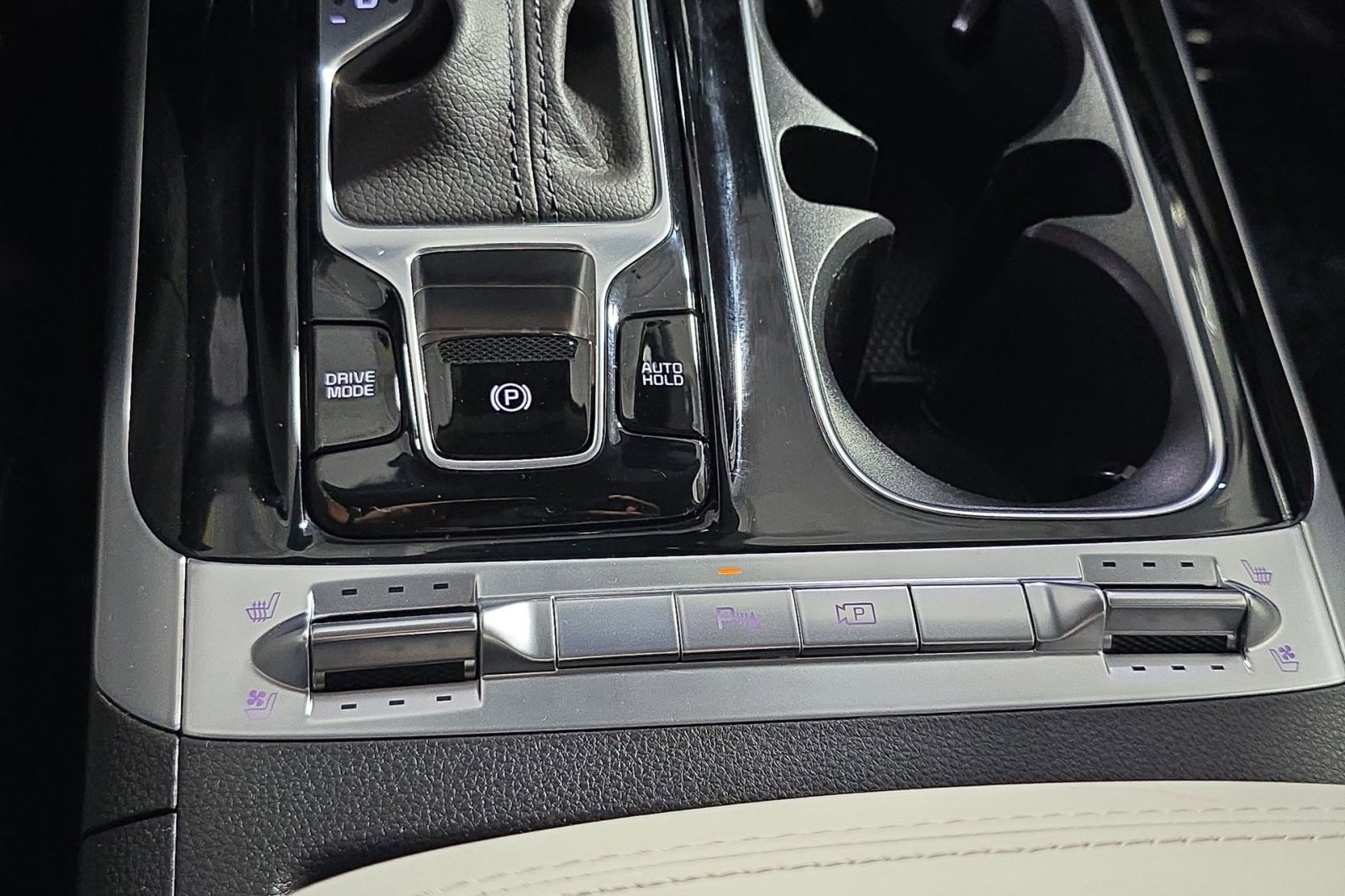 Used 2023 Kia Carnival SX image 27