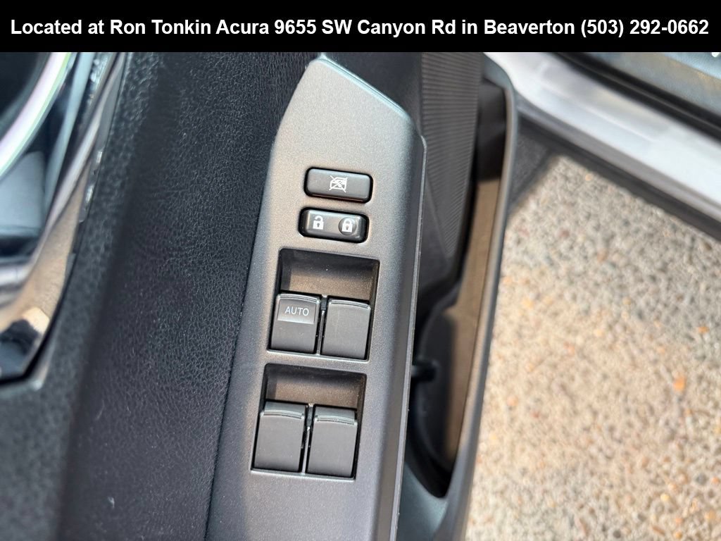 Used 2016 Toyota RAV4 XLE AWD/4WD image 12