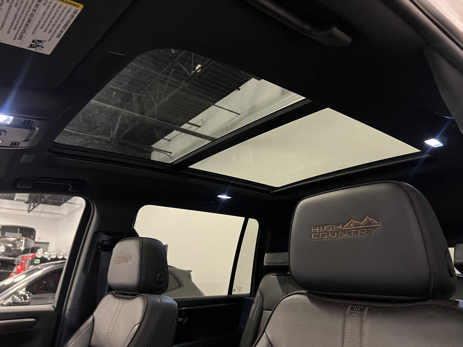 Used 2025 Chevrolet Suburban High Country AWD/4WD image 27