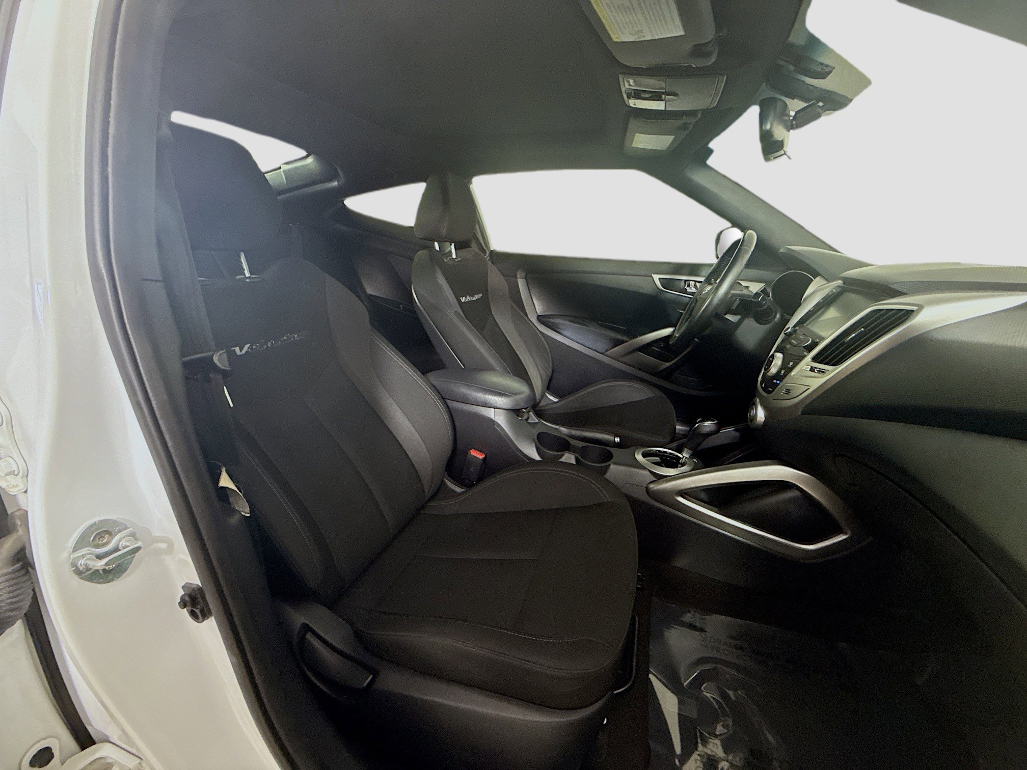 Used 2017 Hyundai Veloster Value Edition image 28