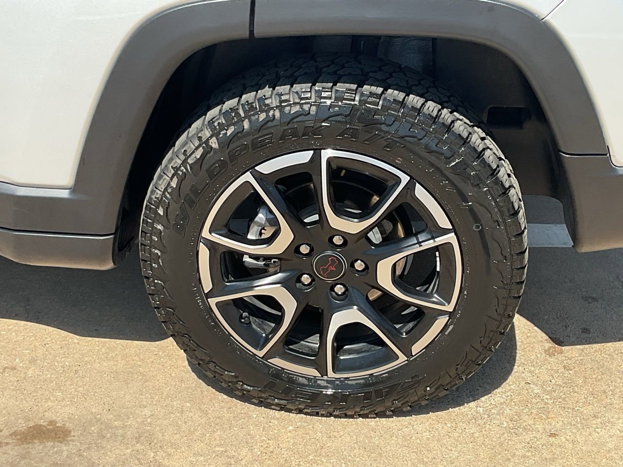 Used 2025 Jeep Compass Trailhawk image 8