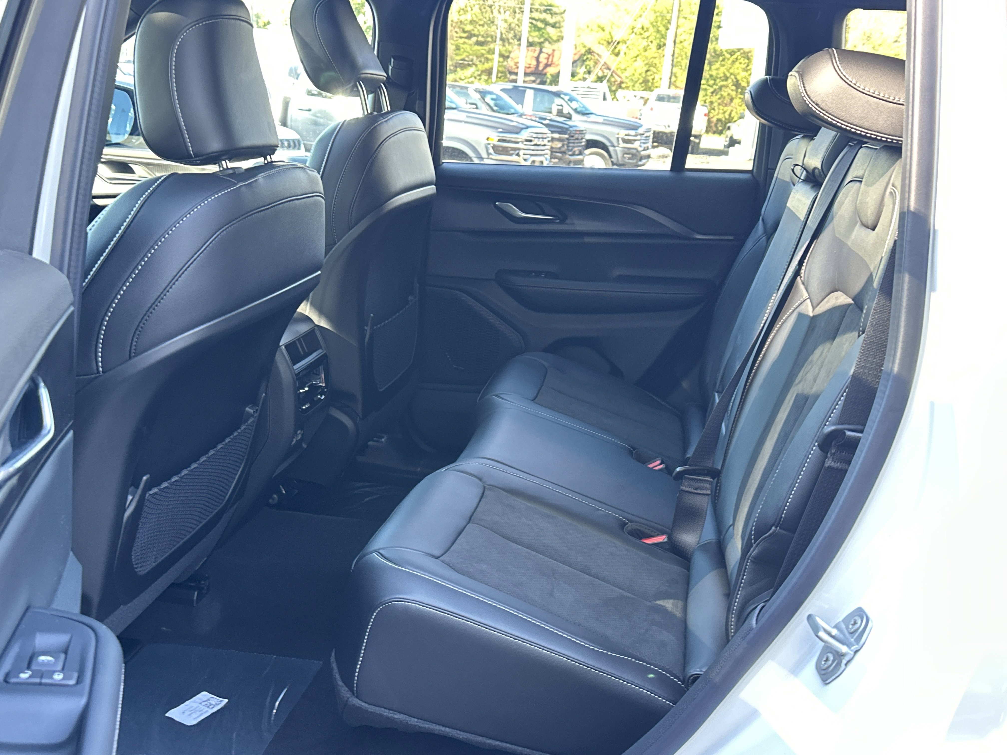 New 2025 Jeep Grand Cherokee Altitude image 29