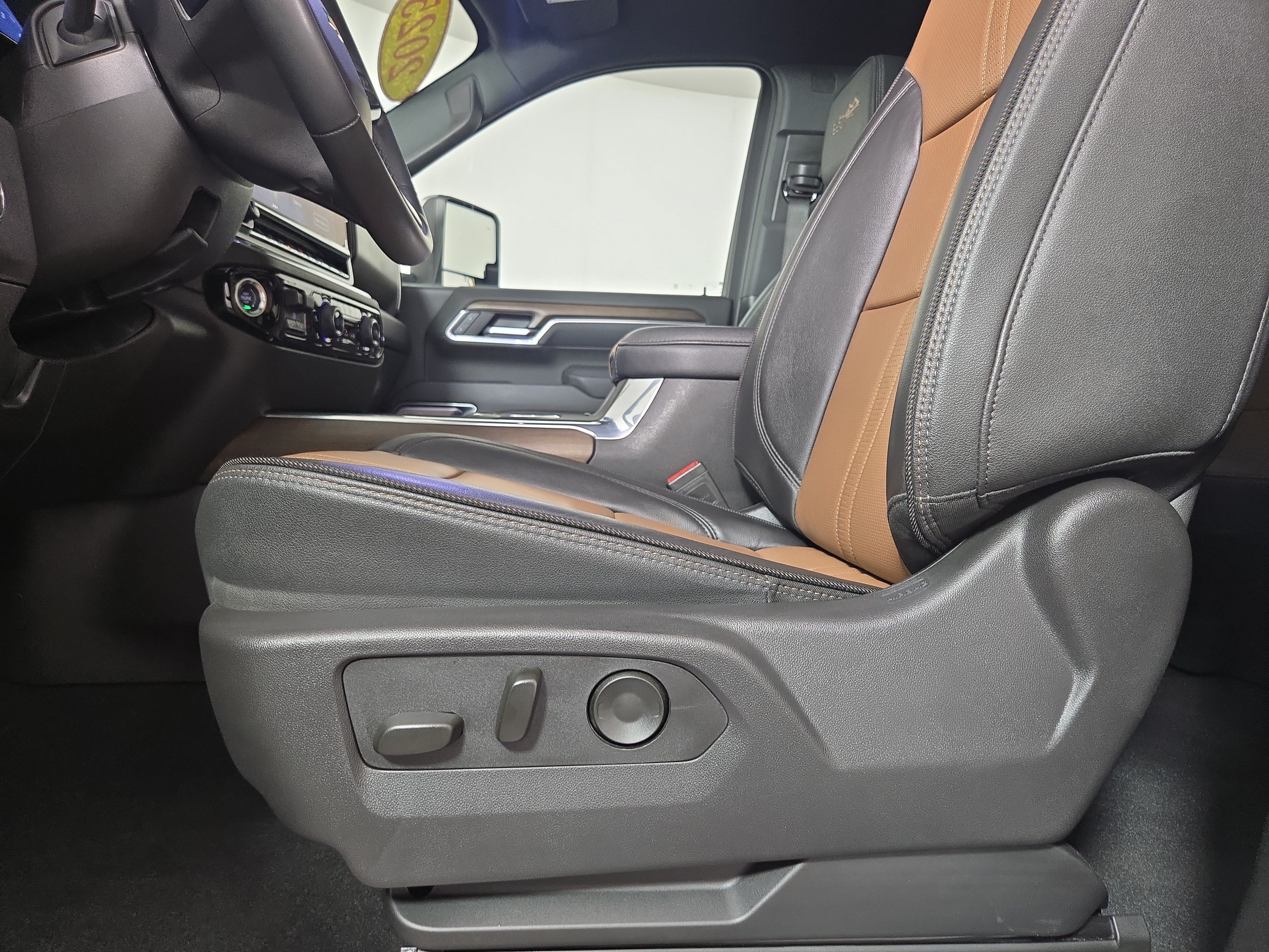 Used 2025 Chevrolet Silverado 3500 High Country w/ High Country Premium Package AWD/4WD image 34