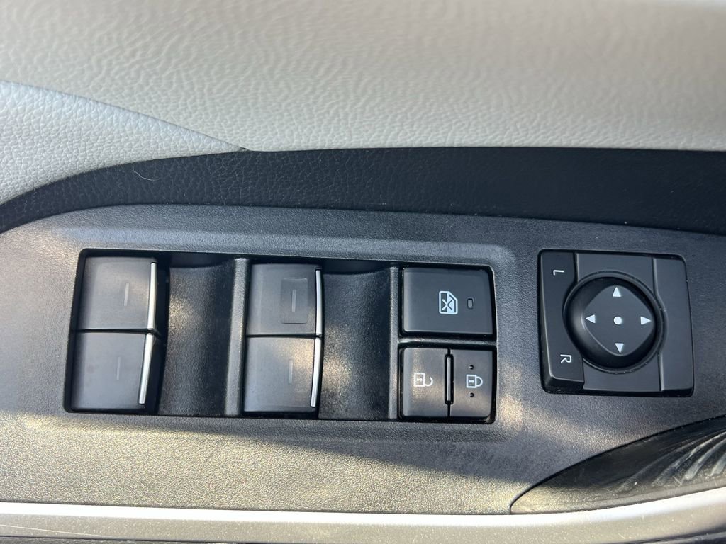 Used 2022 Toyota RAV4 XLE Premium image 29
