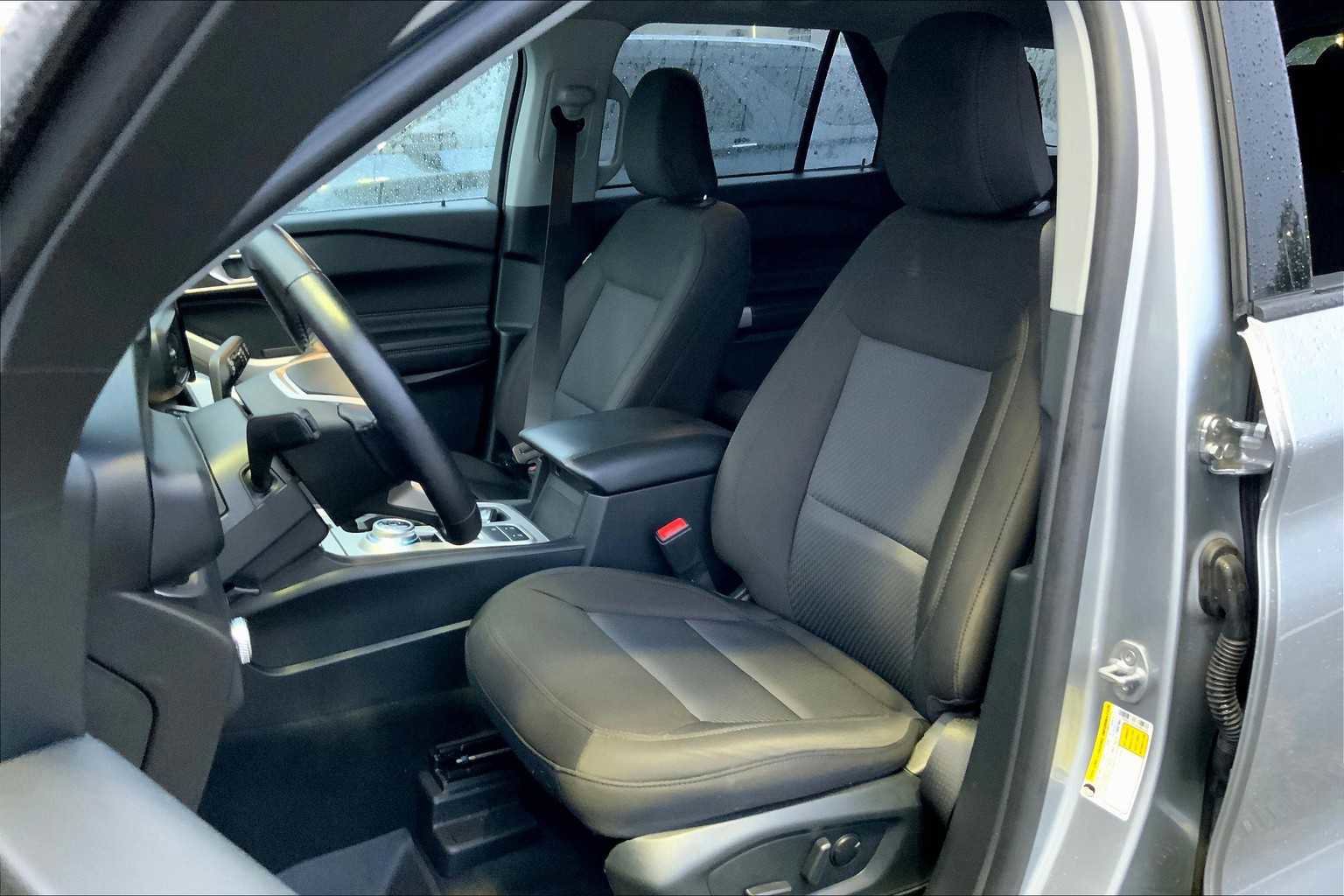 Used 2022 Ford Explorer XLT image 13