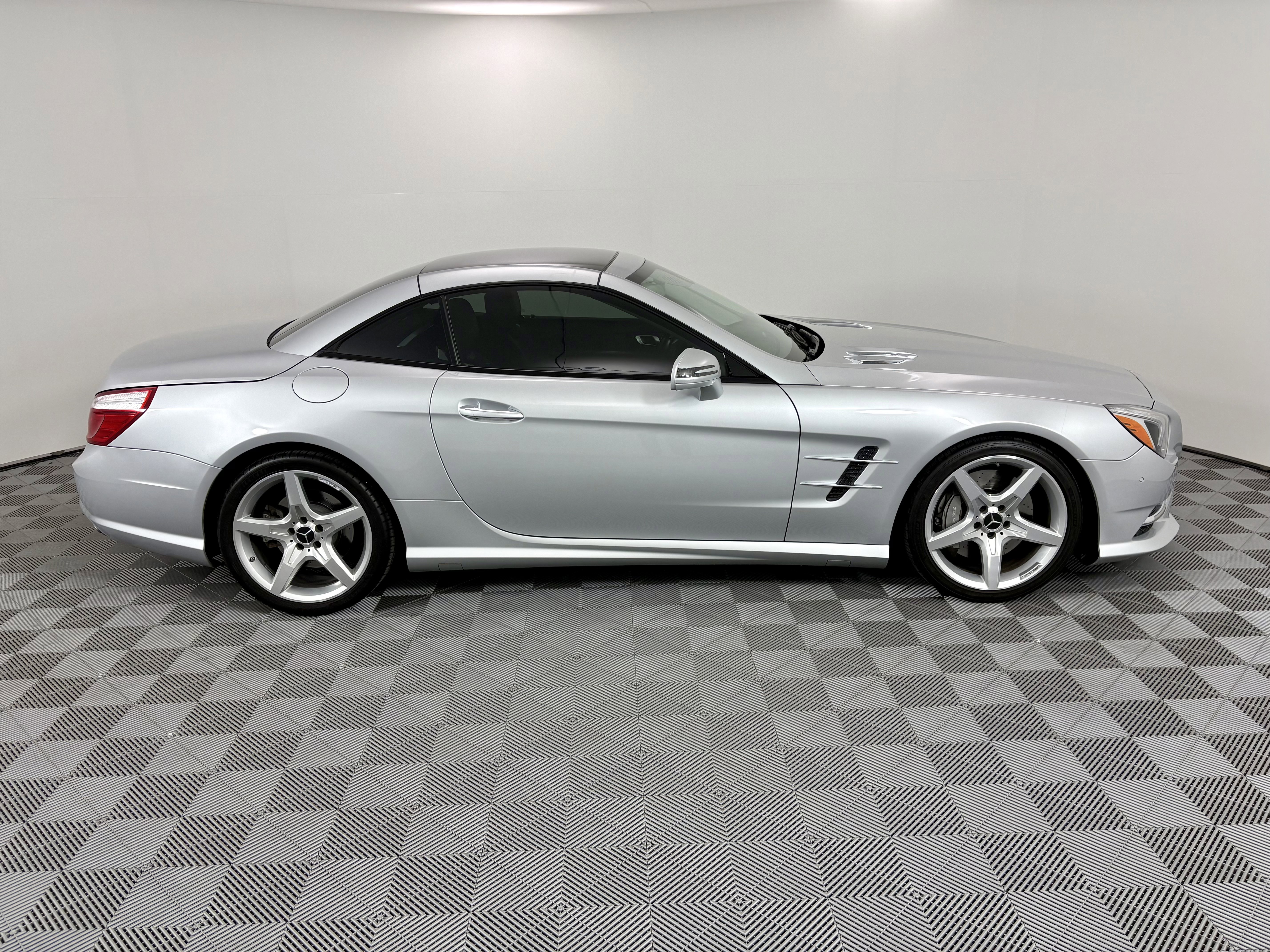 Used 2013 Mercedes-Benz SL 550 image 6