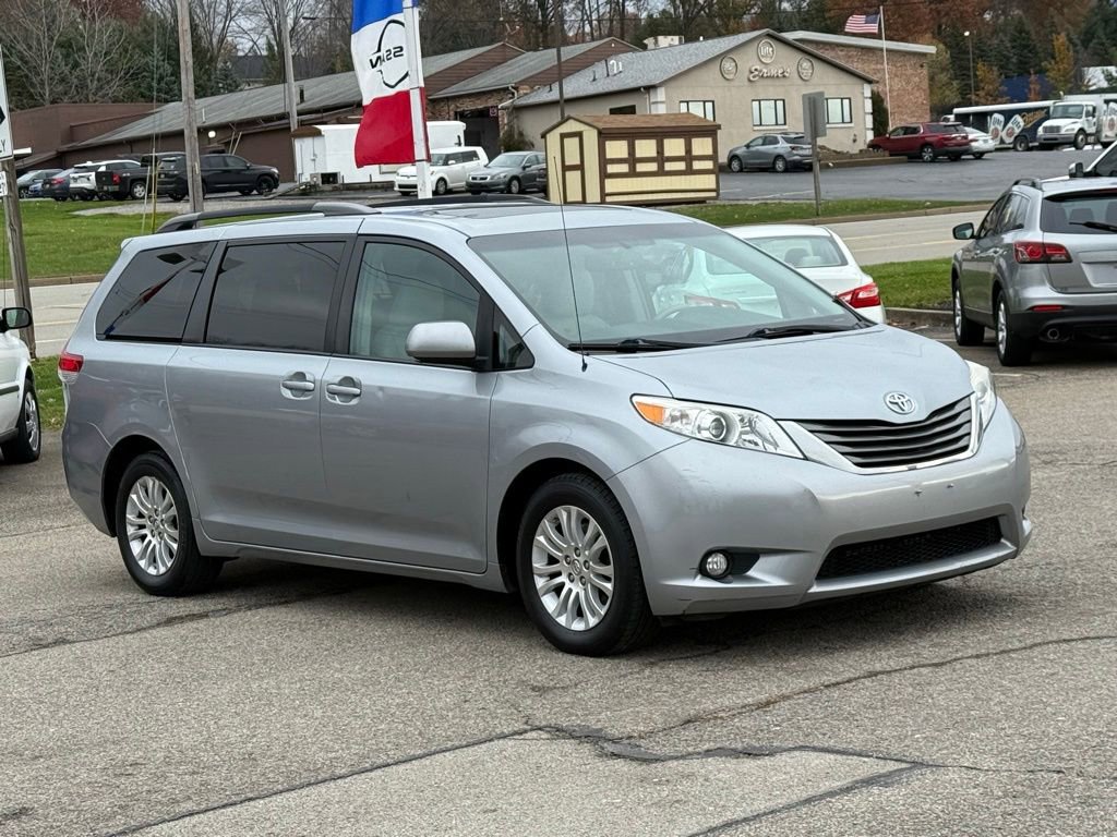 Used 2013 Toyota Sienna XLE image 7