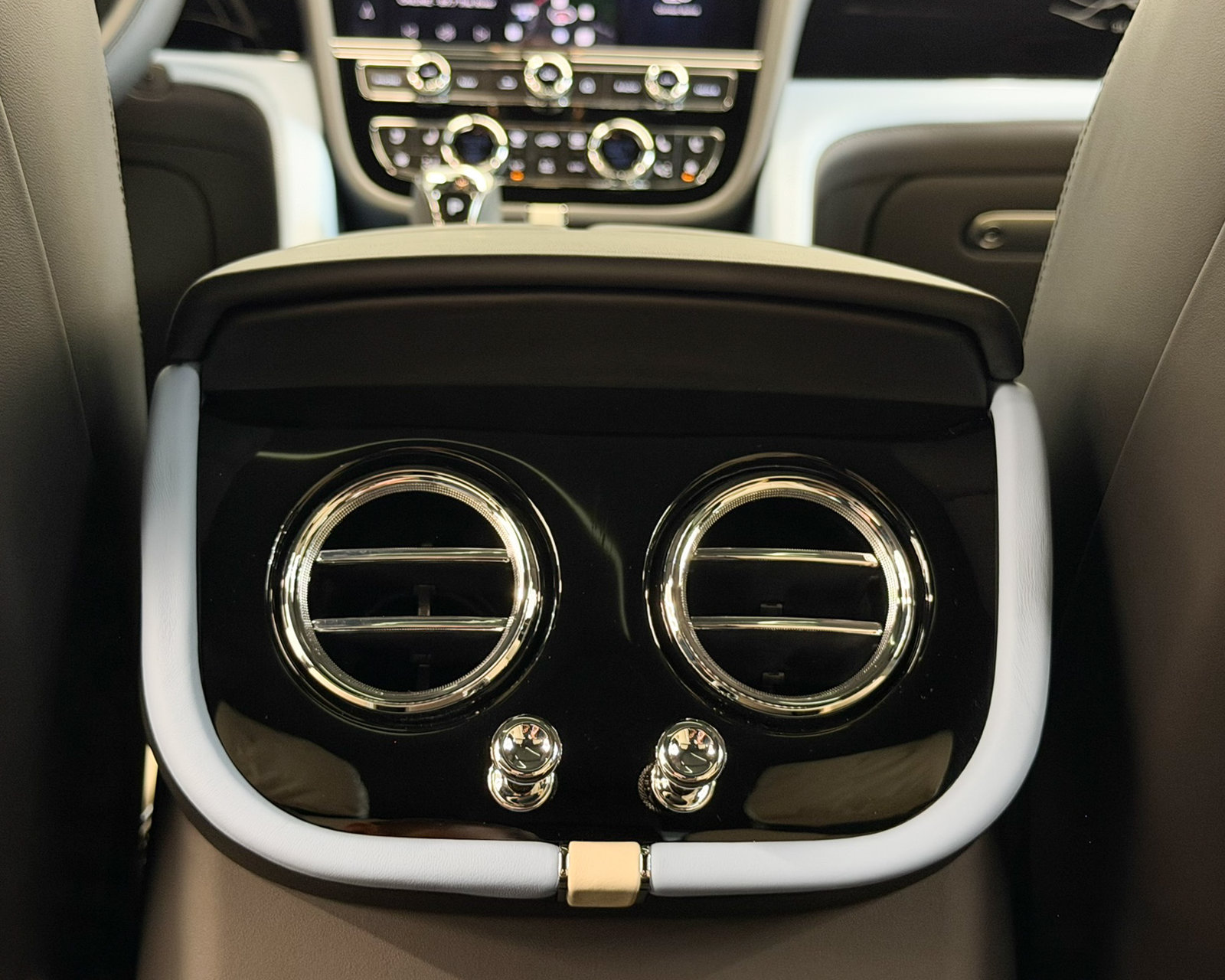 New 2027 Bentley Bentayga AWD/4WD image 46