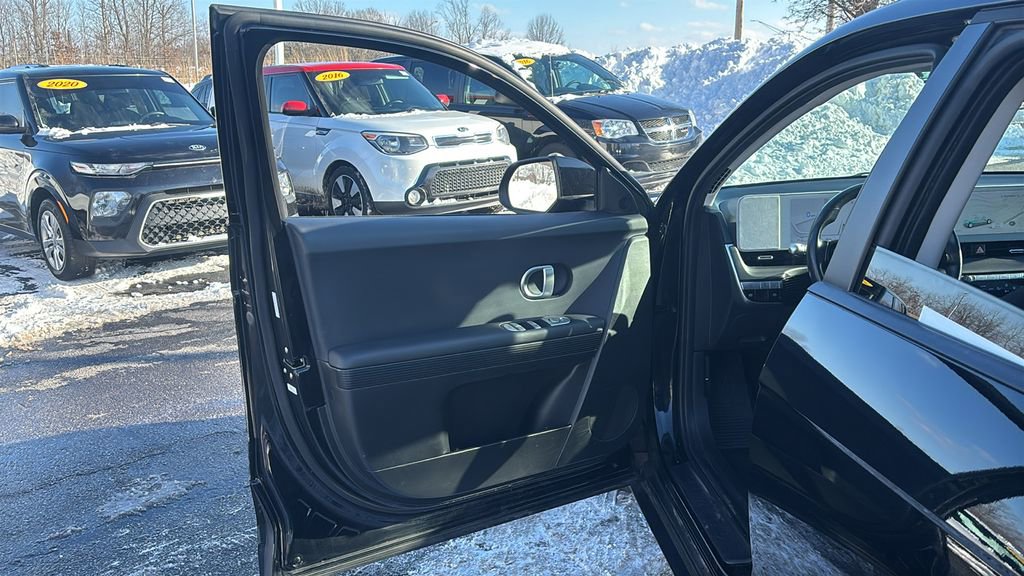 Used 2024 Hyundai Ioniq 5 SEL image 11