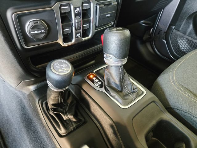 Used 2025 Jeep Wrangler Unlimited Sahara w/ Safety Group AWD/4WD image 19