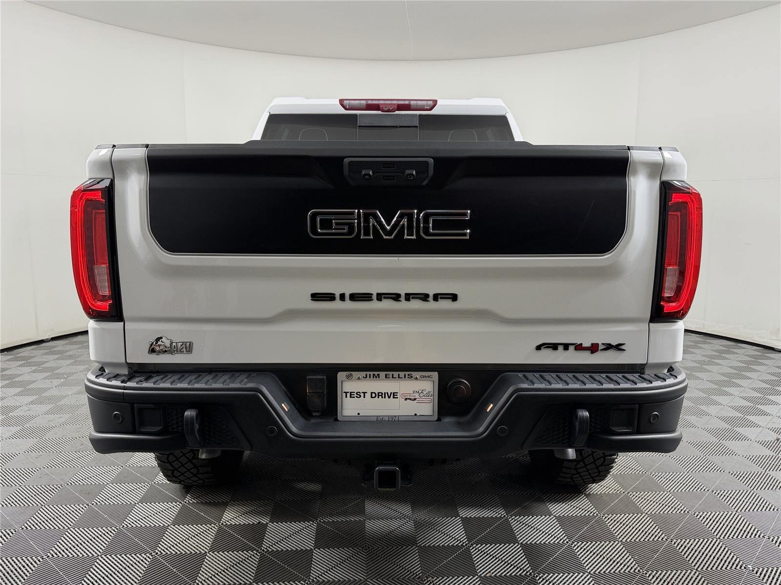 Certified 2024 GMC Sierra 1500 AT4X w/ AT4X AEV Edition AWD/4WD image 5