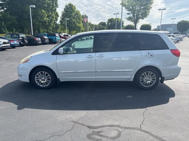 Used 2010 Toyota Sienna XLE Limited FWD image 2