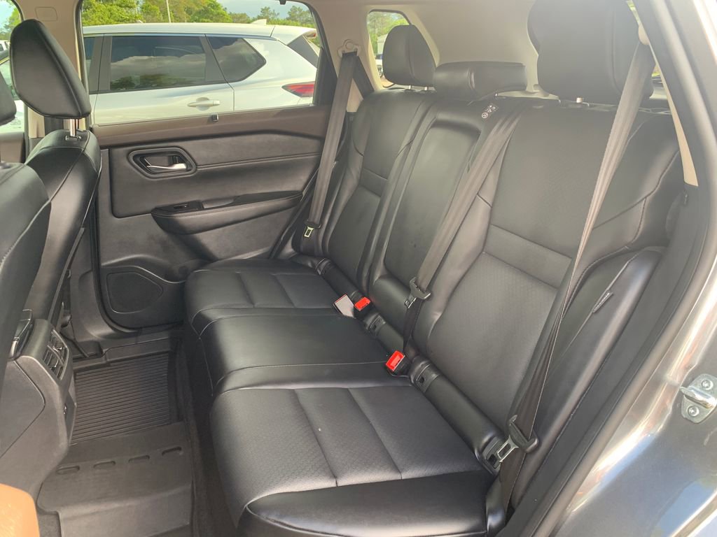 Used 2023 Nissan Rogue SV w/ SV Premium B Package FWD image 11