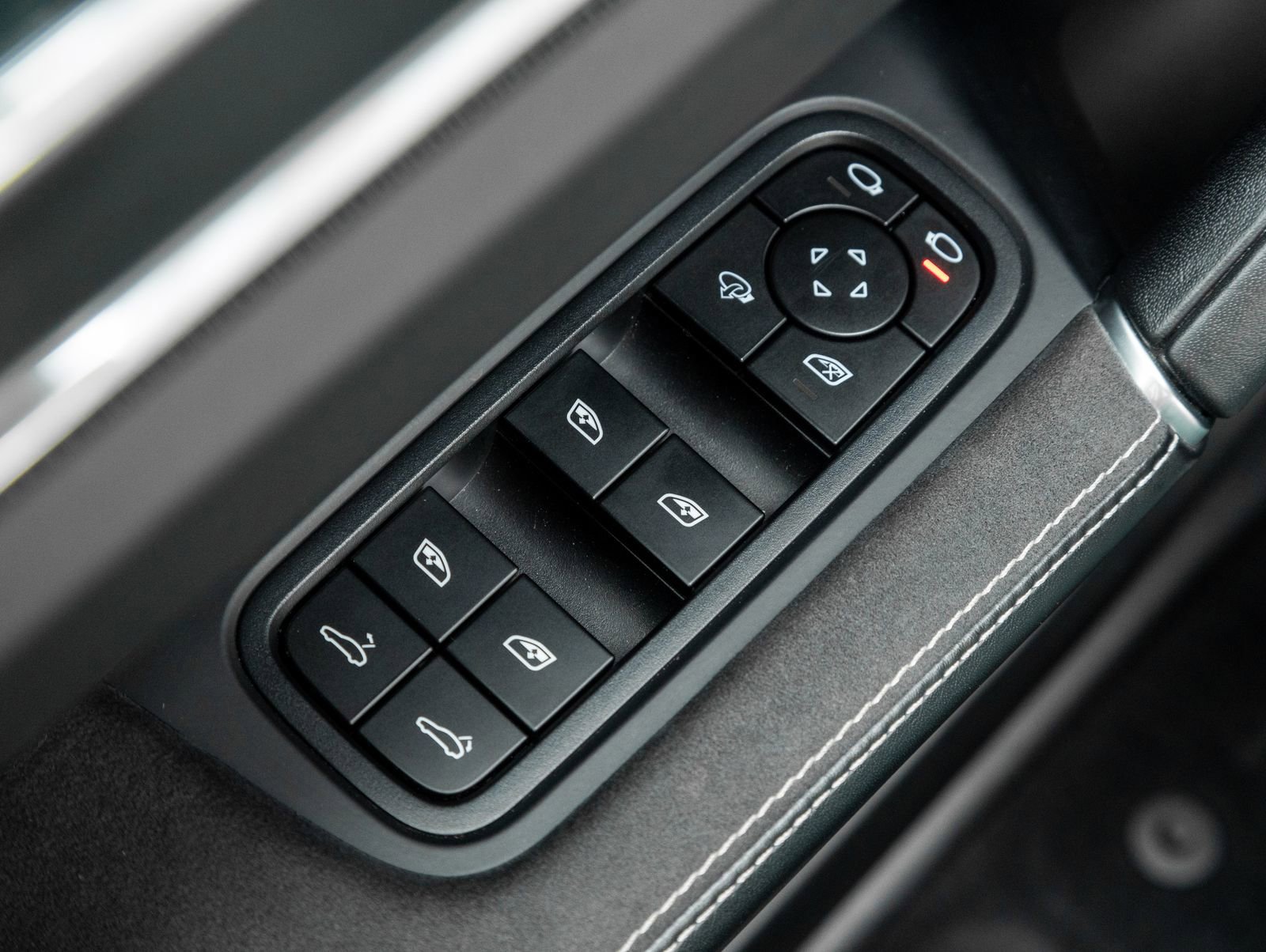Certified 2023 Porsche Cayenne GTS AWD/4WD image 19