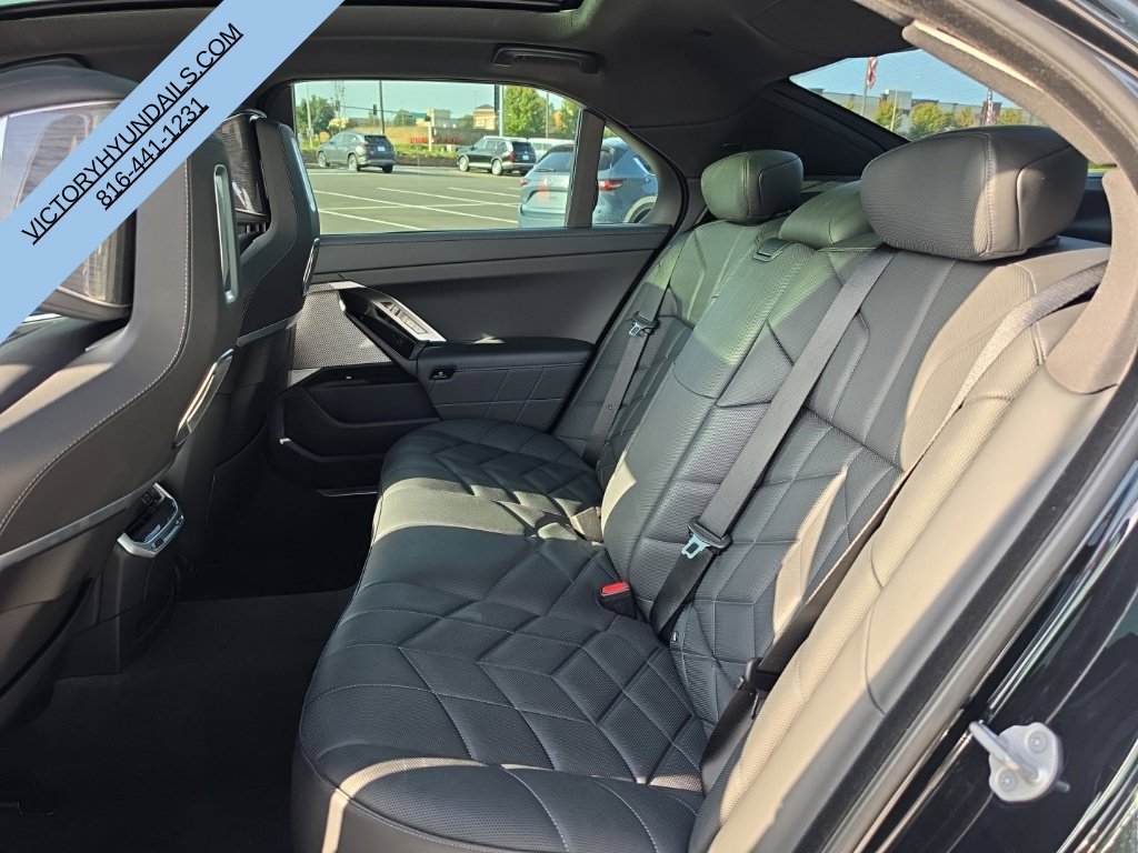 Used 2026 BMW 740i xDrive AWD/4WD image 30