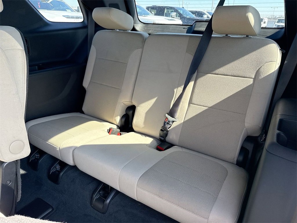 Used 2022 Chevrolet Traverse LT image 24