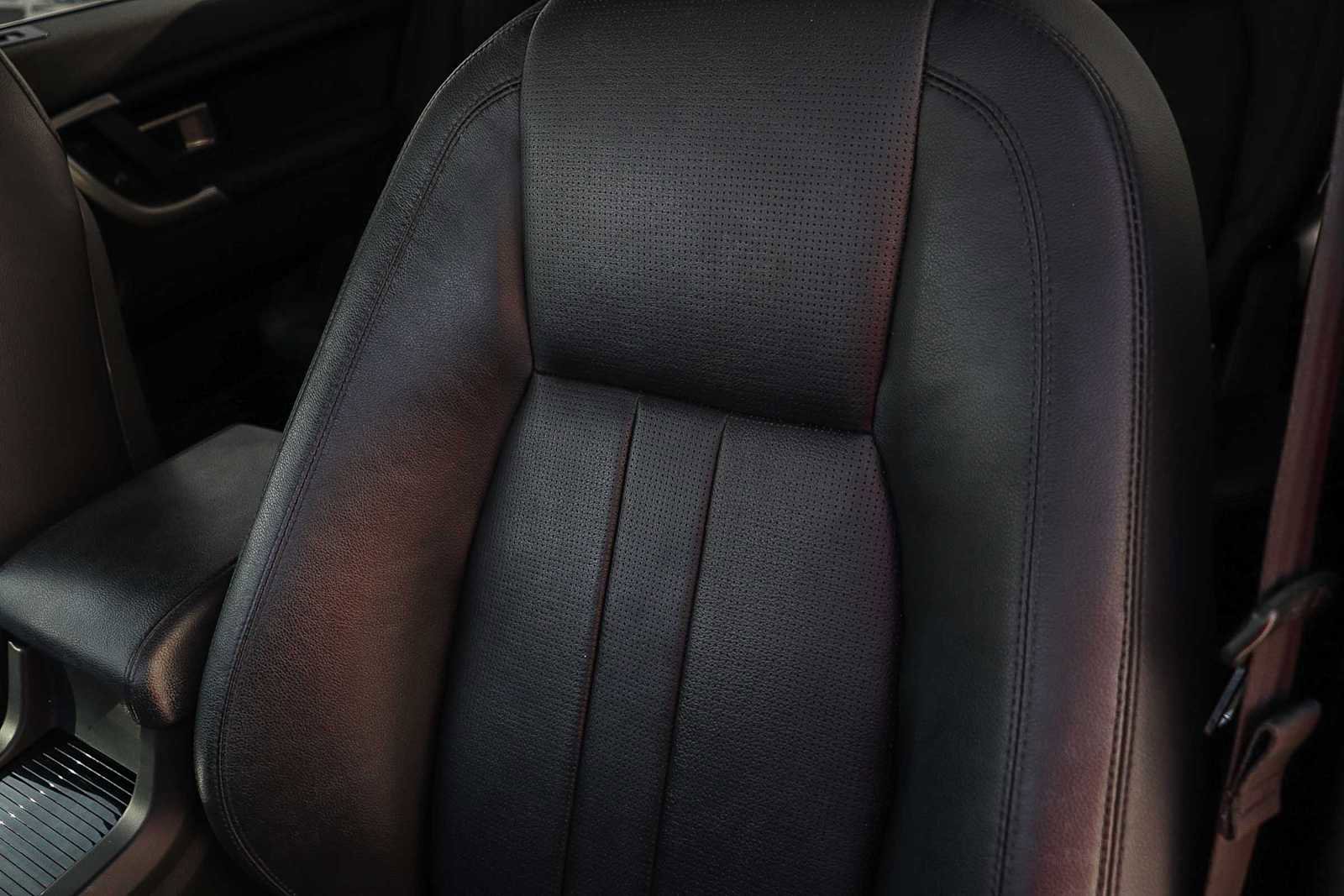 Used 2018 Land Rover Discovery Sport HSE image 26