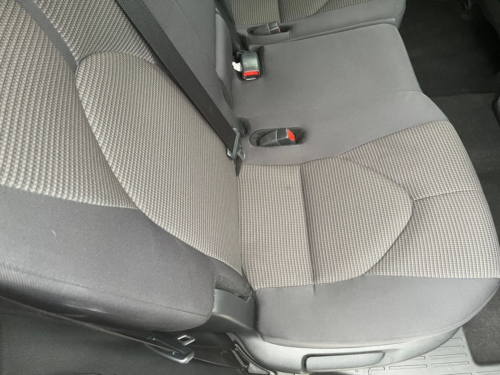 Used 2025 Toyota Highlander LE FWD image 41