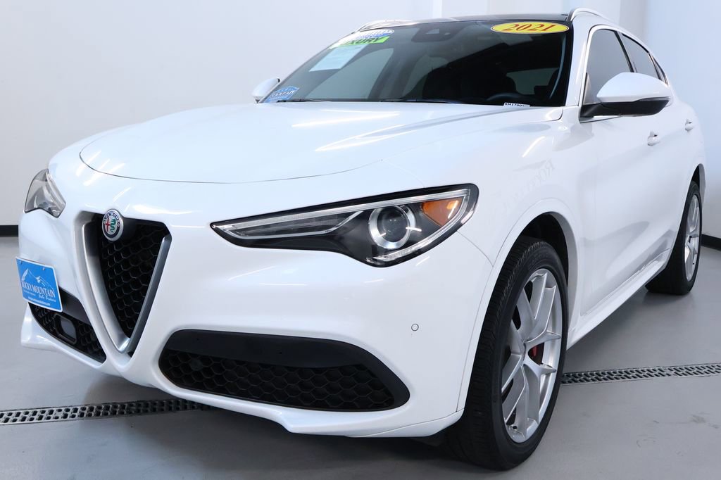 Used 2021 Alfa Romeo Stelvio Ti image 3