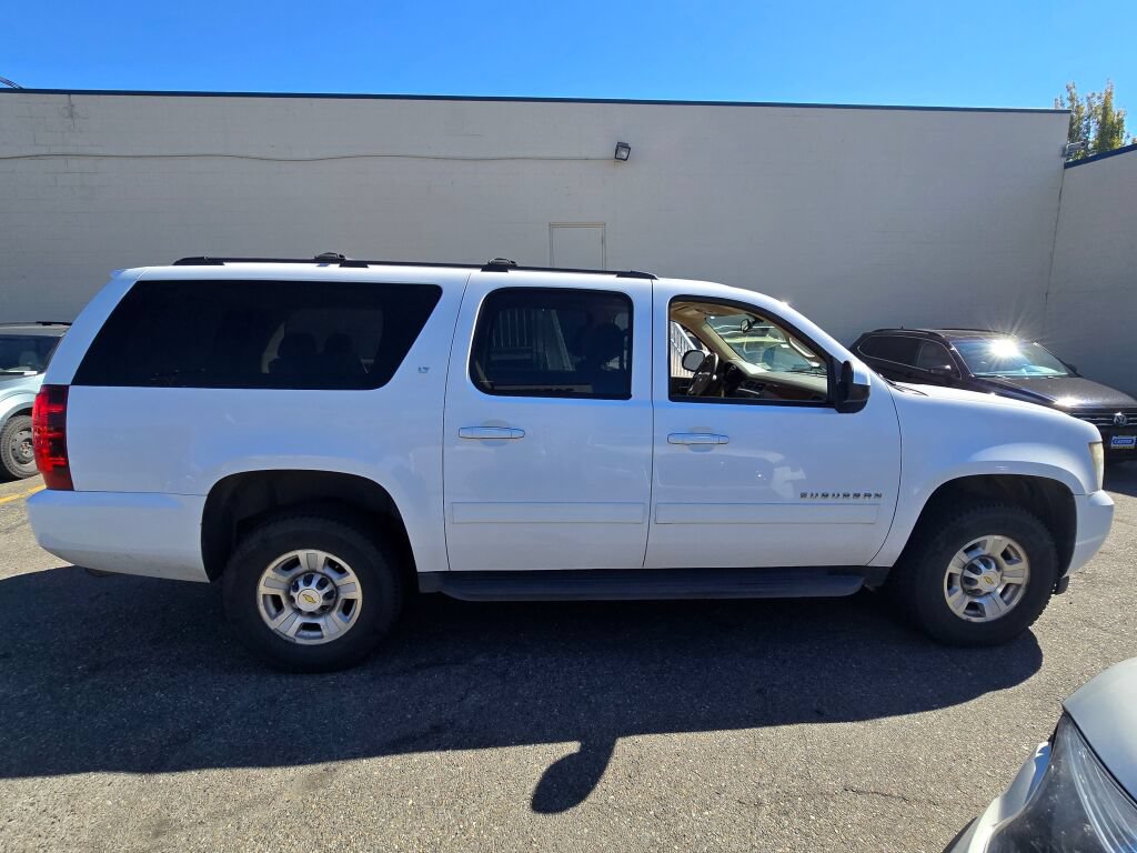 Used 2011 Chevrolet Suburban 2500 LT AWD/4WD image 8