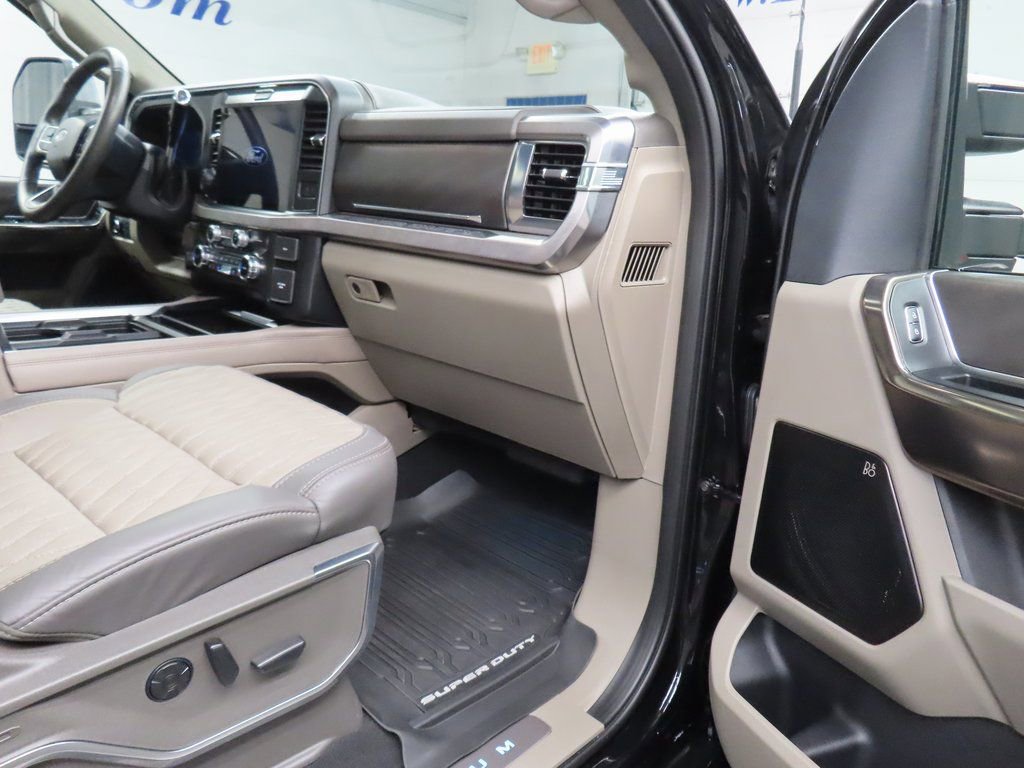 Used 2025 Ford F450 Platinum w/ Platinum Plus Package AWD/4WD image 38
