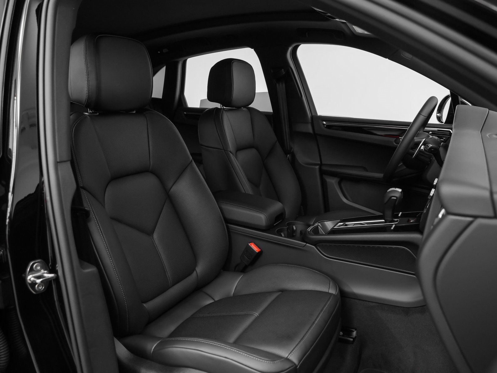 Certified 2025 Porsche Macan image 20