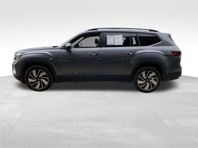 Used 2025 Volkswagen Atlas SE image 2