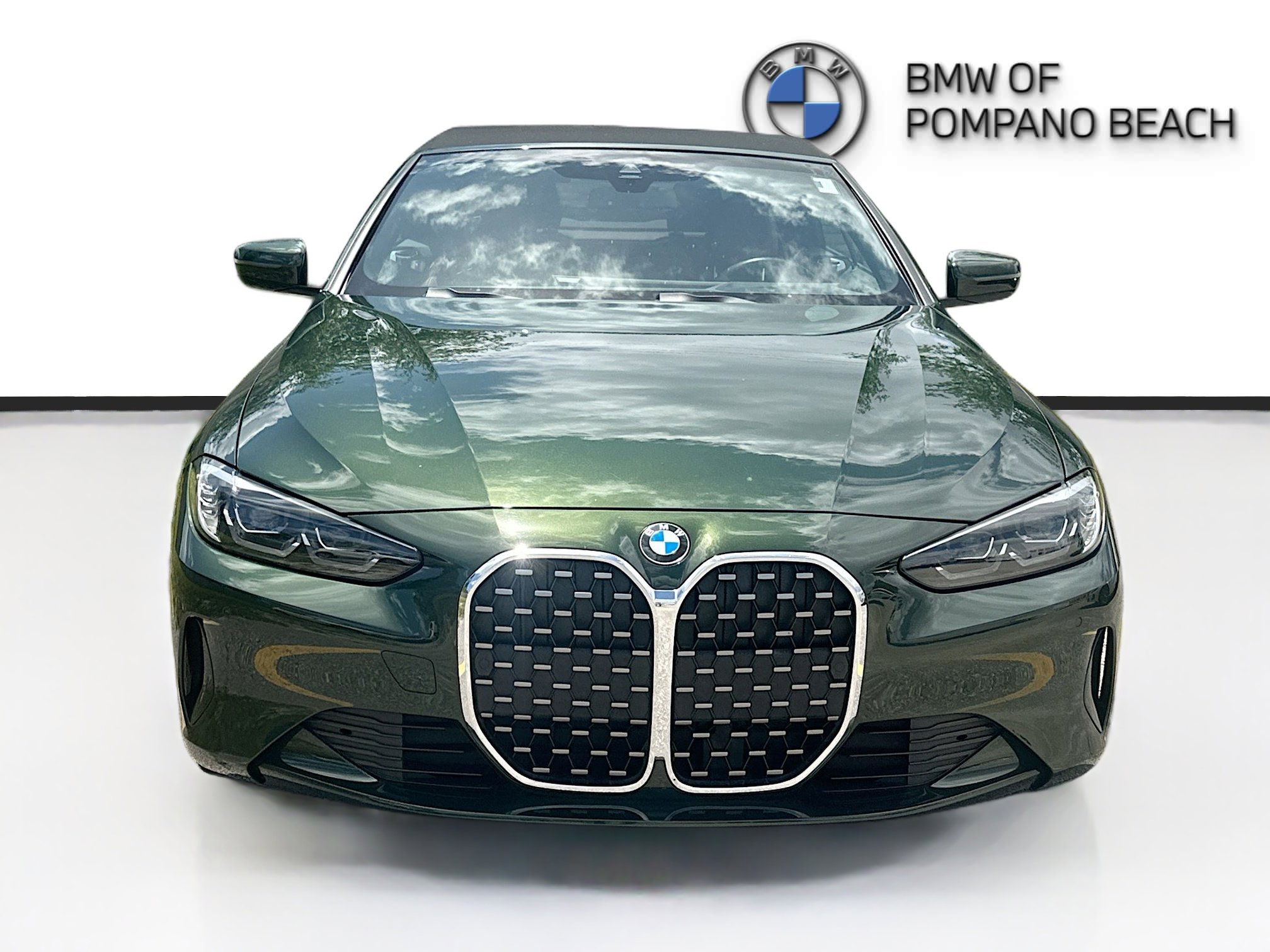 Used 2024 BMW 430i Convertible w/ Premium Package RWD image 2