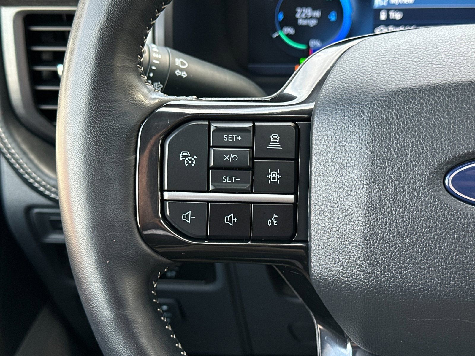 Used 2024 Ford F150 Lightning Platinum AWD/4WD image 29