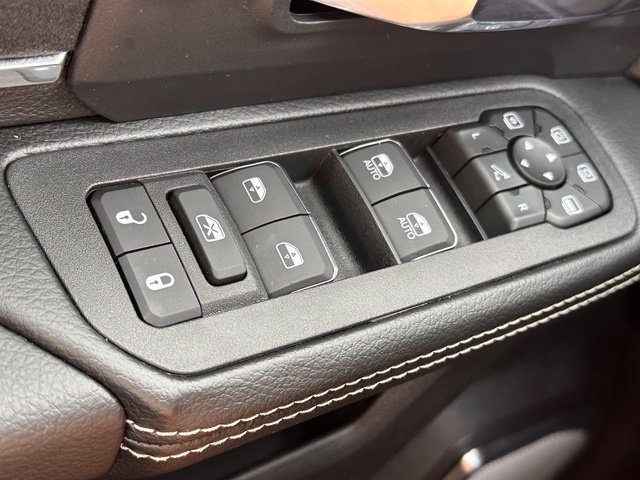 New 2026 RAM 2500 Laramie AWD/4WD image 15