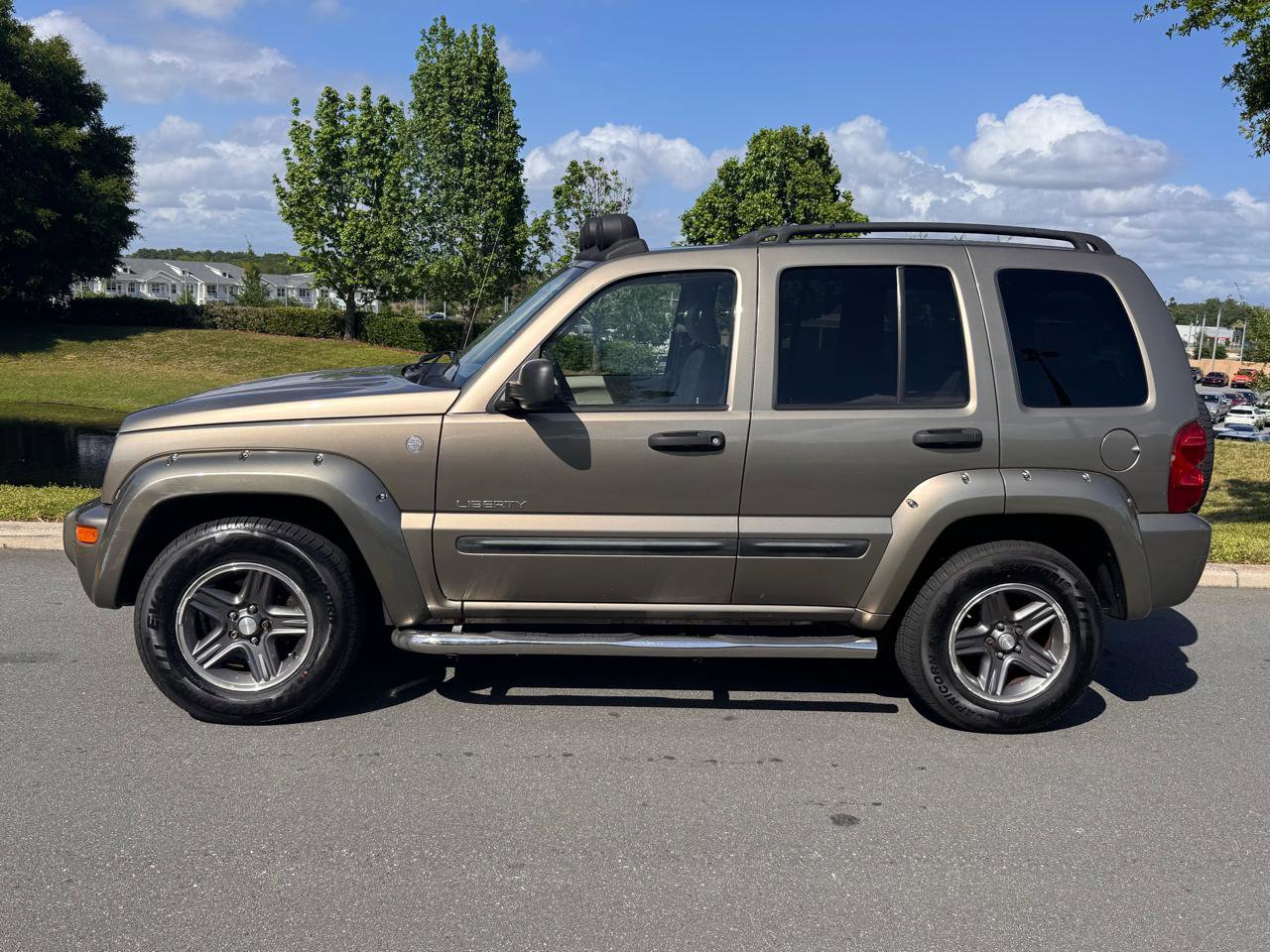 Used 2004 Jeep Liberty Renegade w/ Security Group AWD/4WD image 5